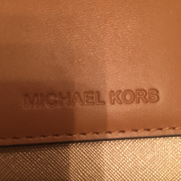 COPY - Michael Kors Passport Holder - Picture 7 of 11